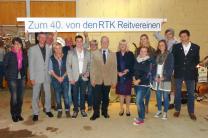 Im Rahmen des rauschenden Festes anlässlich des 40 jährigem Jubiläums wurde den Reiterfreunden von den Reitvereinen des Rheingau-Taunus-Kreises eine Planke überreicht.